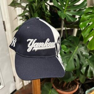 Yankees Black and White Cap